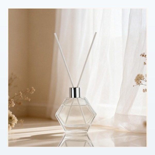 <bdi>100 ml</bdi> glass reed diffuser bottle scent diffuser bottle مع cork — wholesale glass packaging from Eaglebottle China factory