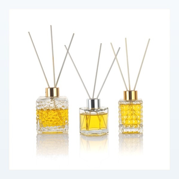 <bdi>50 ml</bdi> glass reed diffuser bottle scent diffuser bottle مع cork — wholesale glass packaging from Eaglebottle China factory